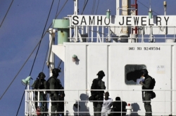 Bodies of 8 Somali pirates killed in rescue operation removed from freed ship