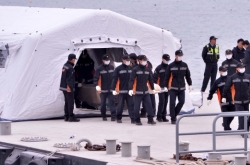 [Ferry Disaster] Heroism highlighted at funerals