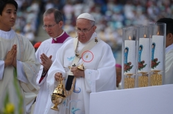 [Papal Visit] Pope prays for Sewol victims in first public Mass