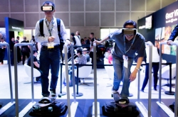 Samsung lures game aficionados with VR tech