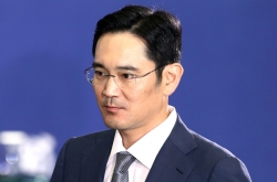 Arrest warrant sought for Samsung heir over bribery charges