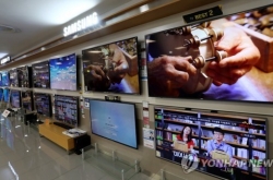 Samsung, LG bet on premium, large TV