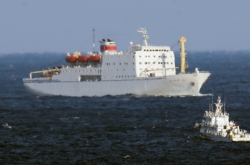 NK ferry carrying art troupe crosses maritime border into South