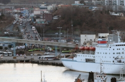 NK ferry carrying art troupe arrives in S. Korea amid protests