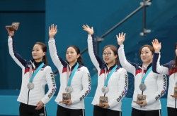 [PyeongChang 2018] Korea's 'garlic girls' claim Olympic silver in curling