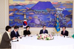 Moon stresses cooperation with US, no concessions for talks