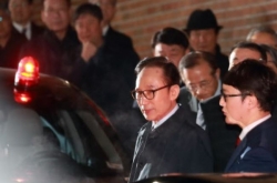 Ex-President Lee spends lone first night in cell after arrest