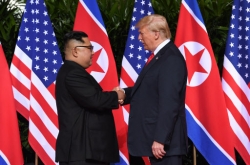 [US-NK Summit] Trump, Kim meet in Singapore