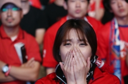 [Photo News] Korean soccer fans react to loss against Sweden