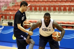 Two Koreas square off in friendly basketball matches in Pyongyang