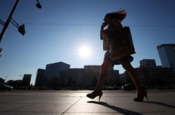 Heat wave boosts retail sales in Korea