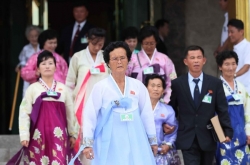 [Photo News] Families eat together for first time in history of family reunions