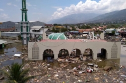 Indonesian quake and tsunami devastates coast, many victims