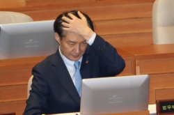 Cho Kuk's scandal tops agenda at parliamentary session