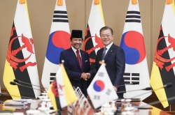 [ASEAN-Korea summit] Moon begins week of ASEAN diplomacy with Brunei, Singapore summits