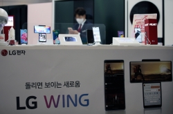 LG's departure from mobile biz to boost bigger rivals' presence