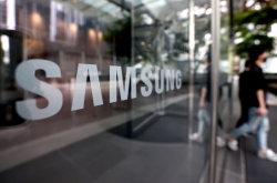 [Exclusive] Government preparing Moderna vaccine for Samsung, SK, LG employees