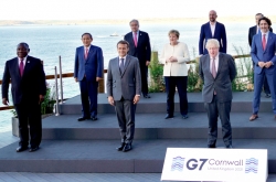 Meeting Suga at G-7 'precious' occasion for new beginning in S. Korea-Japan relations: Moon