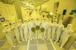 Samsung starts mass production of world’s first 3-nm chips