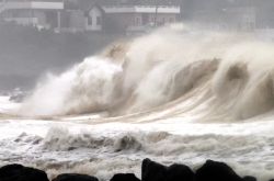 Powerful Typhoon Hinnamnor approaches S. Korea