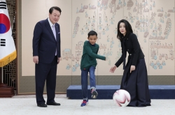 S. Korean president invites Cambodian boy who received heart surgery in Korea to office