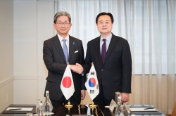 S. Korea, Japan seek ways to mend ties in bilateral talks