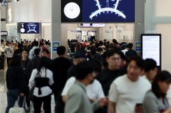 Travel deficit widens as Koreans travel overseas in droves