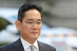 Samsung chief departs for Europe