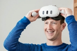 Zuckerberg to discuss developing mixed reality headset with LG chief