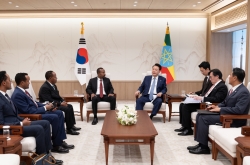 Yoon meets leaders of Tanzania, Ethiopia ahead of Korea-Africa Summit