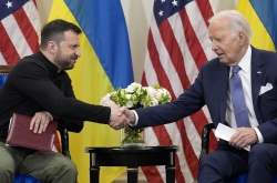 Biden apologizes to Zelenskyy for monthslong congressional holdup to weapons that let Russia gain