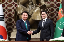 Leaders of Korea, Turkmenistan discuss economy, energy