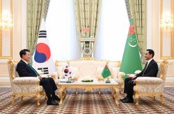 Yoon greeted in Turkmenistan with veal, Korean songs