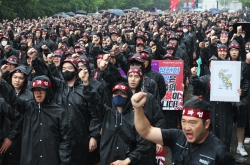 Samsung union begins first strike