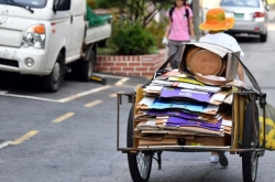 1 in 650 Korean seniors pick up cardboard: data