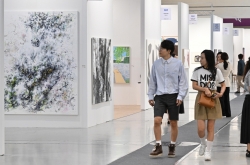 Frieze, Kiaf Seoul starts off on cautious mode