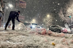 Heavy snow alerts issued in greater Seoul area, Gangwon Province; over 20 cm of snow seen in Seoul