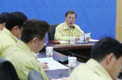 Moon calls for closer cooperation among local governments in COVID-19 fight