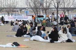 Koreans in 20s least strict about social distancing: survey