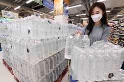More water bottles go label-free as retailers ramp up green marketing efforts