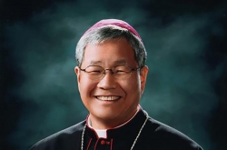 Moon congratulates Korean archbishop on appointment to Vatican secretary position