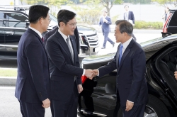 Moon Jae-in to meet with Samsung, LG chiefs to discuss youth employment