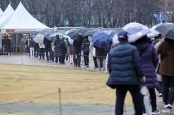 S. Korea‘s daily COVID-19 cases stay over 350,000, critical cases rise