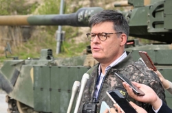 Chilean, Czech envoys laud Korean weapons