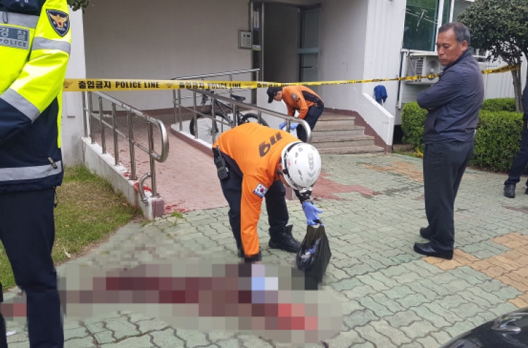 Man fatally stabs 5, injures 13 after setting fire to apartment in Jinju