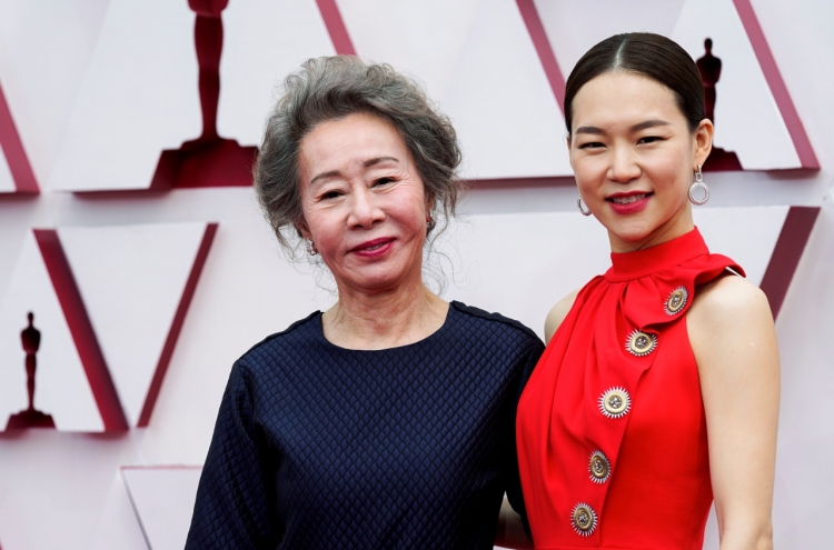 [Photo News] Youn makes history at the Oscars