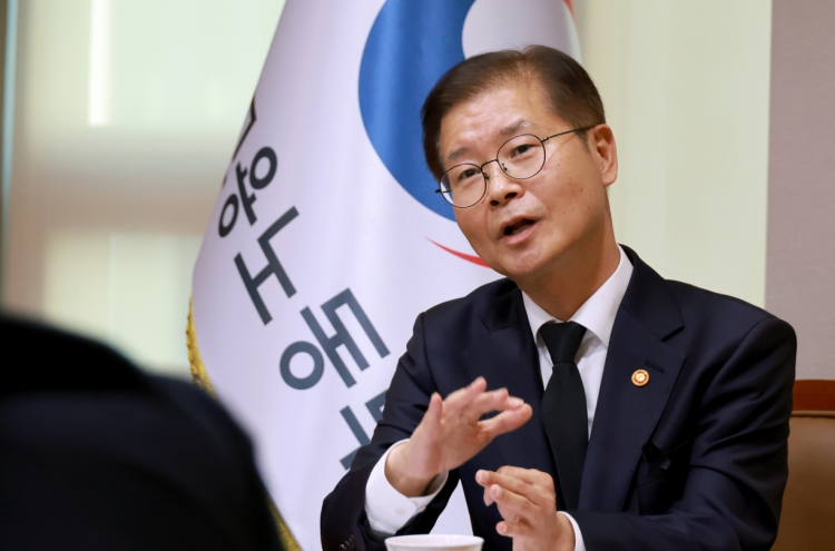 Korea mulls visa extensions, clarification of 'dangerous jobs'