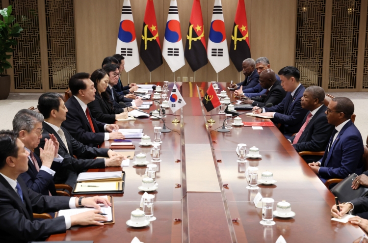 Leaders of S. Korea, Angola agree to boost economic, trade cooperation