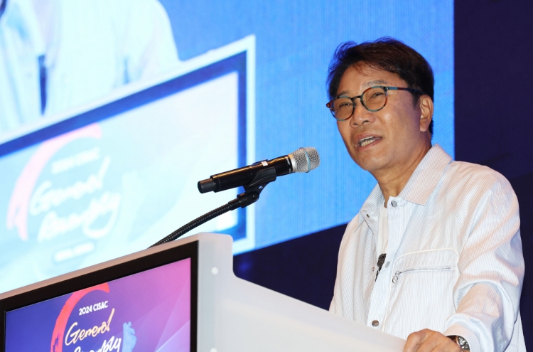 SM founder Lee Soo-man urges K-pop industry's quick adoption of AI, blockchain technology