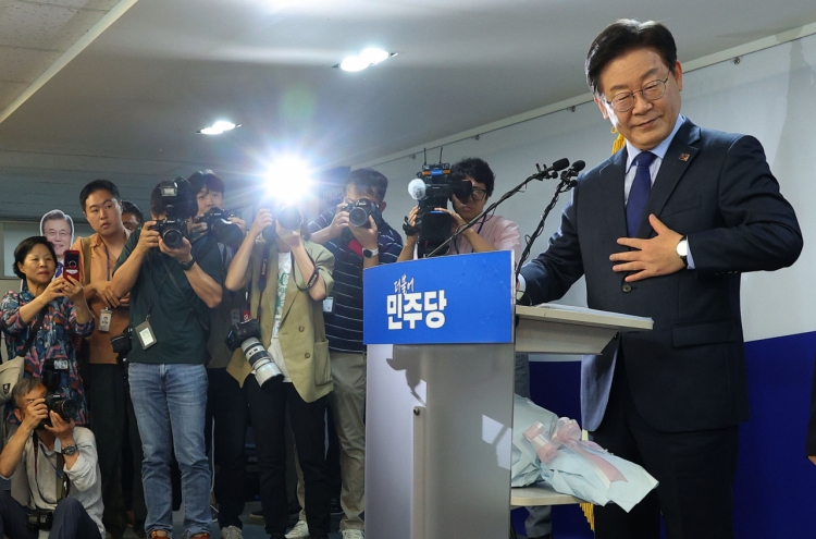 Lee Jae-myung formally announces rerun for DP chairmanship